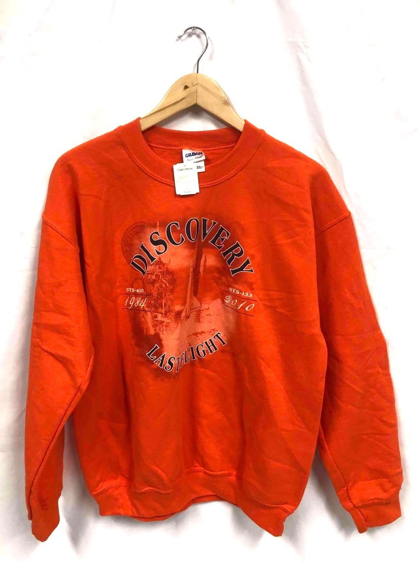 Orange Cape Leisure Discovery Crewneck Sweatshirt: This lot contains a Orange Cape Leisure Discovery Crewneck Sweatshirt. It is a size Medium and it weighs about 0.8lbs. Overall the Crewneck Sweatshirt is in good used condition as it does not appear