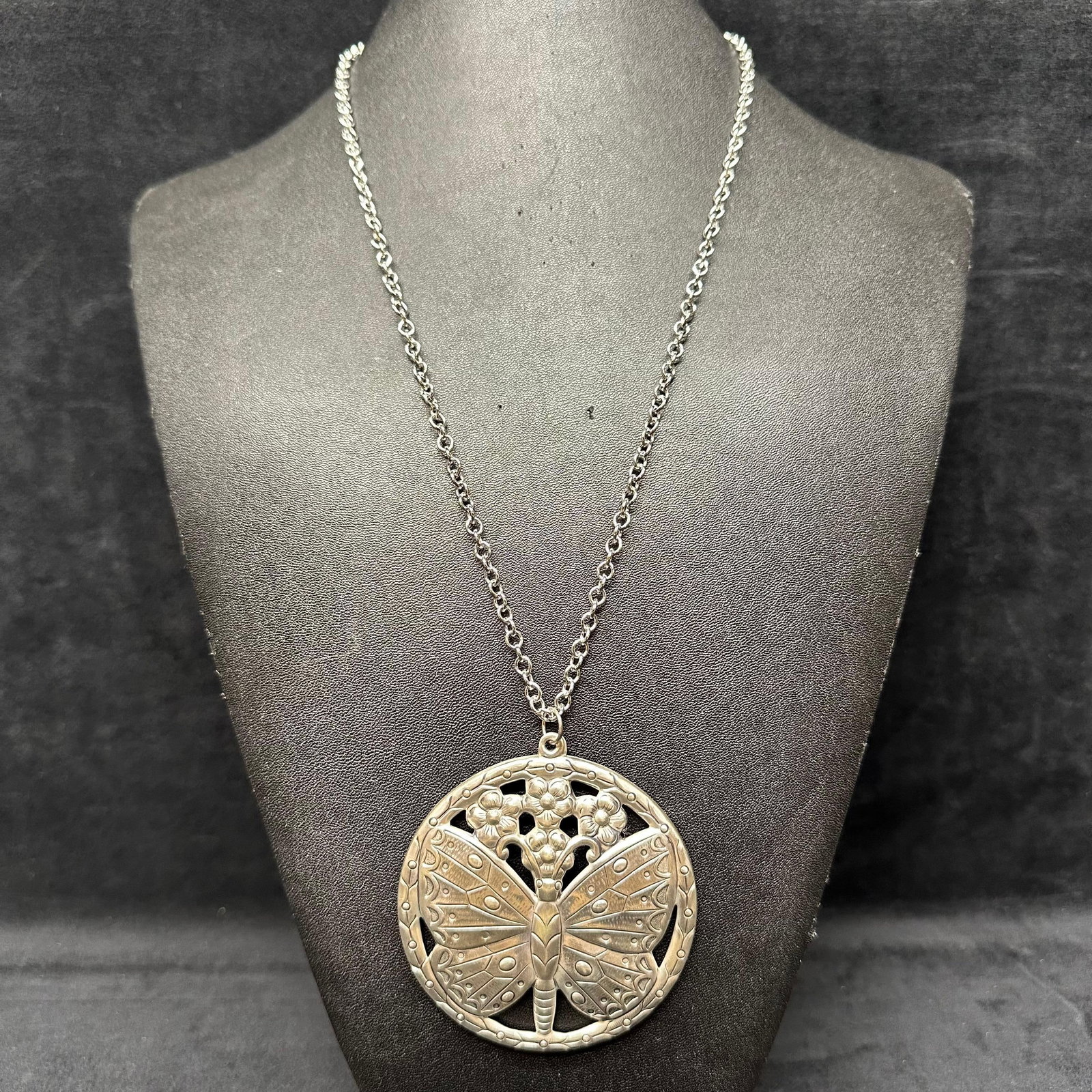 Gorham Sterling Silver Holiday Christmas Butterfly Ornament and Chain #2: This item is in good pre-owned, previously used/displayed condition with noticeable light wear and surface scratches. Please reference all photos for full details. This piece of jewelry has been teste