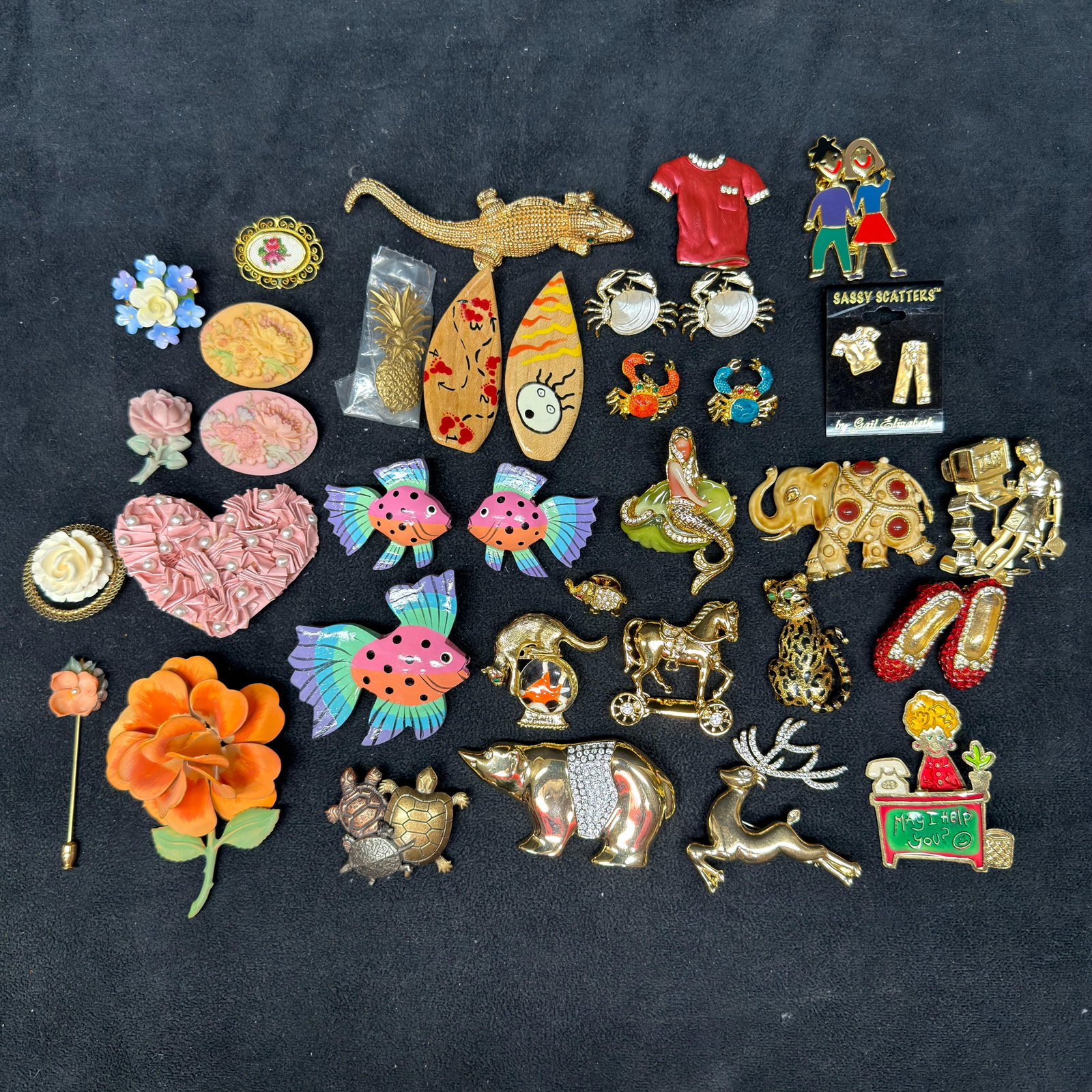 Assortment of Vintage Costume Jewelry Brooches Pins Earrings HG10: Large assortment of 30-plus vintage costume jewelry including floral brooches, carved resin floral pins, novelty animal brooches, fish pins, elephant, leopard, bear, reindeer, horse, sea lion, crab ea