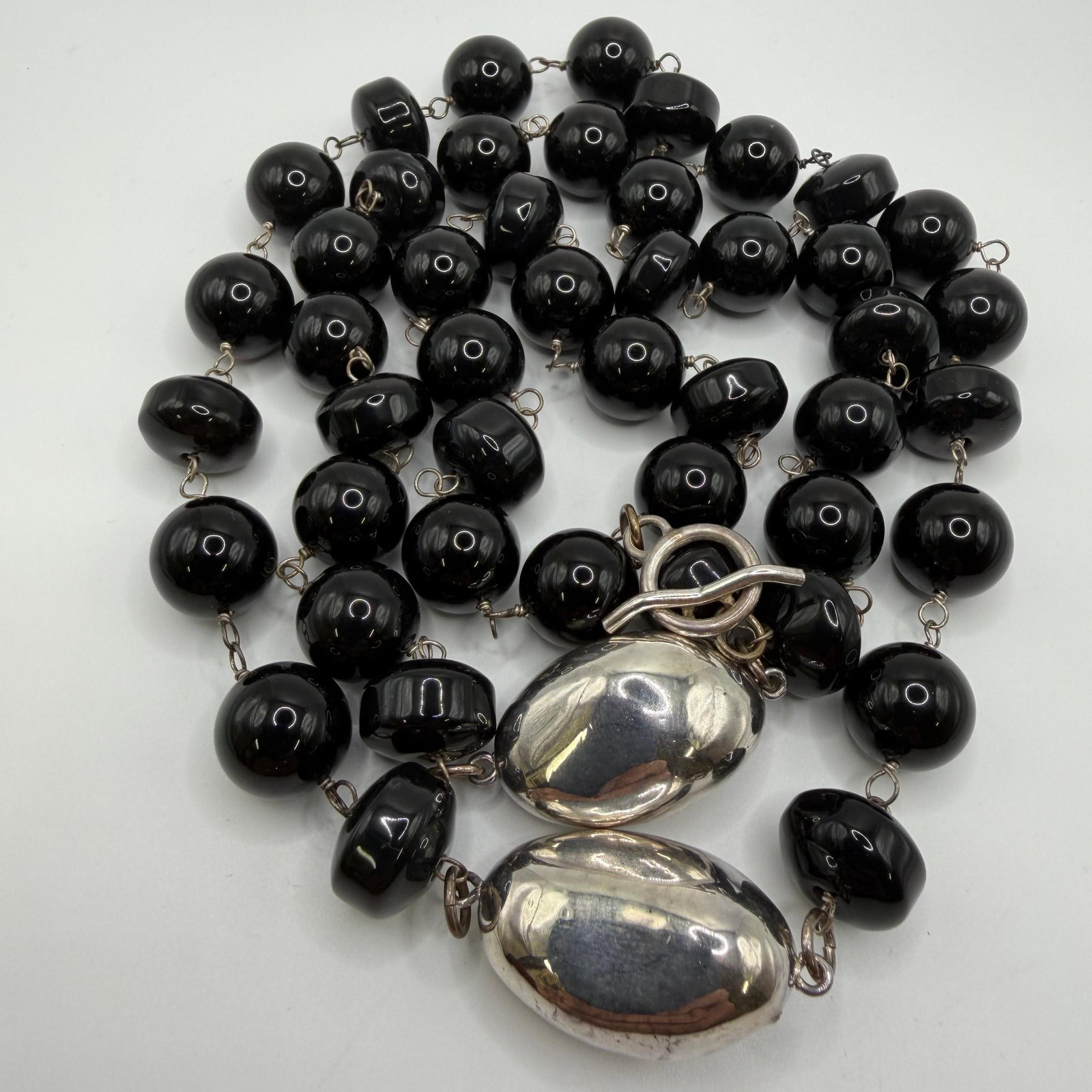 Polished Black Onyx Beaded Sterling Silver Toggle Clasp Findings Necklace: This item is in good pre-owned, previously used/displayed condition with noticeable light wear and surface scratches. Please reference all photos for full details. This piece of jewelry has been caref