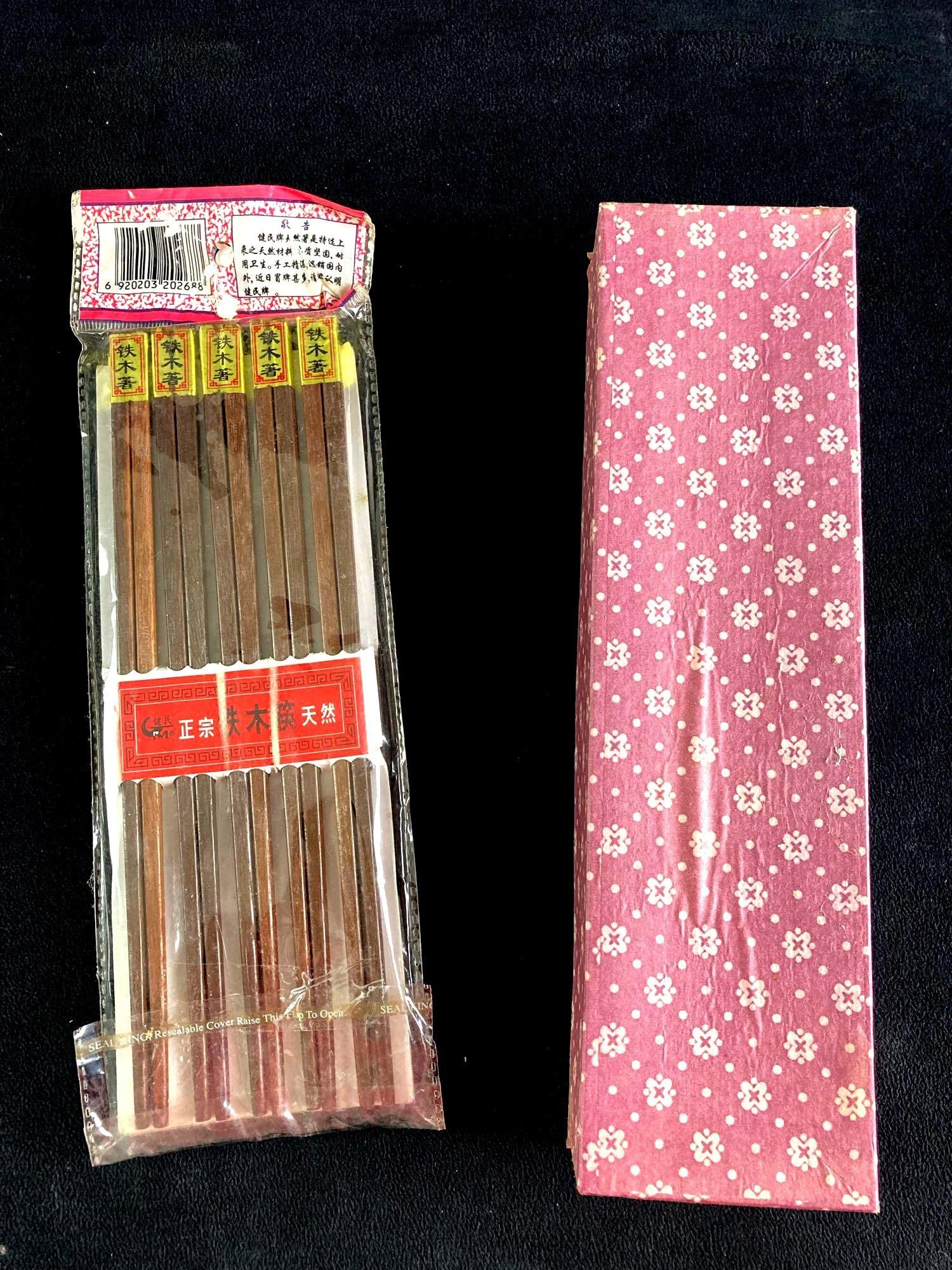 Set of (2) Packs of Chopsticks: This lot includes: (1) Set of Two Packs of Chopsticks Condition are new and see photographs for additional details. The chopsticks are still in their original packages and have nev