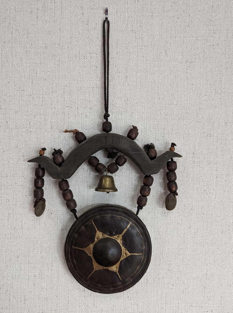 Vintage Mini Hanging Gong: Vintage Mini Hanging Gong. Made of wood and brass. Is approx 10" x 1" x 17" and it weighs 0.70lb. This small gong has some signs of wear and scratches. Please see the images as they are part of the