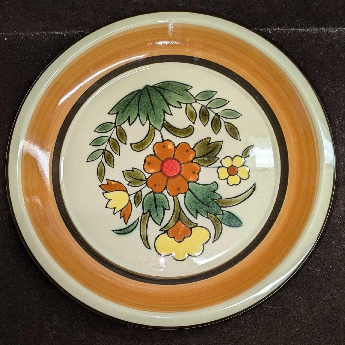 Vintage Momoyama Stoneware Serving Plate: Vintage Momoyama Stoneware Serving Plate. This is approx 12 1/4" x 1 3/8" x 12 1/4" and it weighs 2.65lbs. The plate has some light scratches on the top.