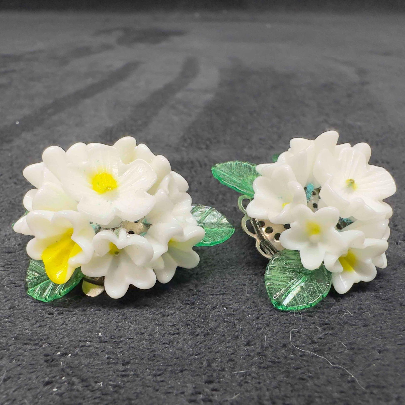 Murano Venetian Art Glass Lamp Work White Flower Shaped Bead Floral Accent Beaded Earrings F57: Murano Venetian Art Glass Lamp Work White Flower Shaped Bead Floral Accent Beaded Earrings F57. Earrings with white glass beads with beautifully shaped designs. The earrings feature flower shaped bead