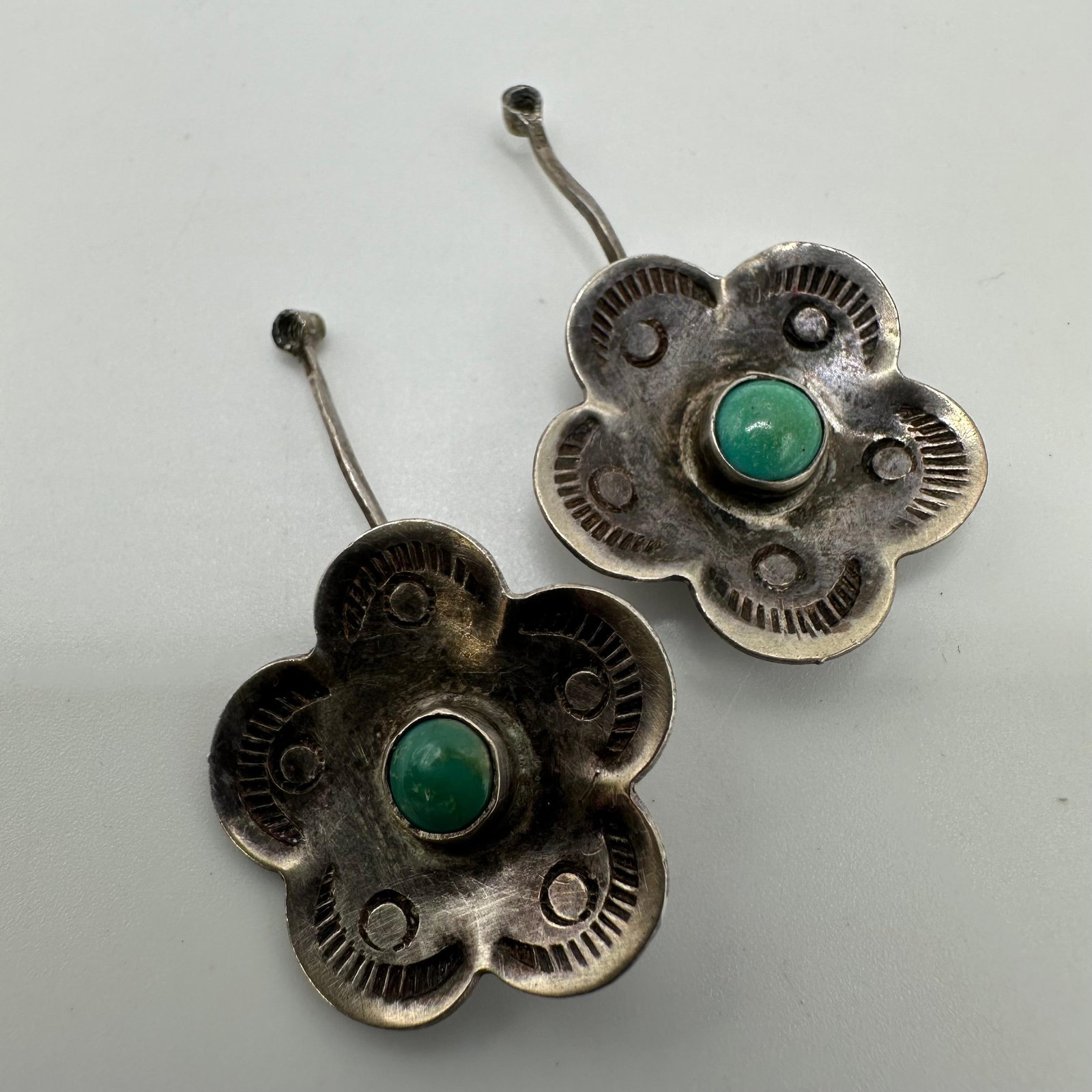 Green Turquoise Flower Dangle Earring Jewelry Accessories: This item is in good pre-owned, previously used/displayed condition with noticeable light wear and surface scratches. Please reference all photos for full details. This piece of jewelry has been