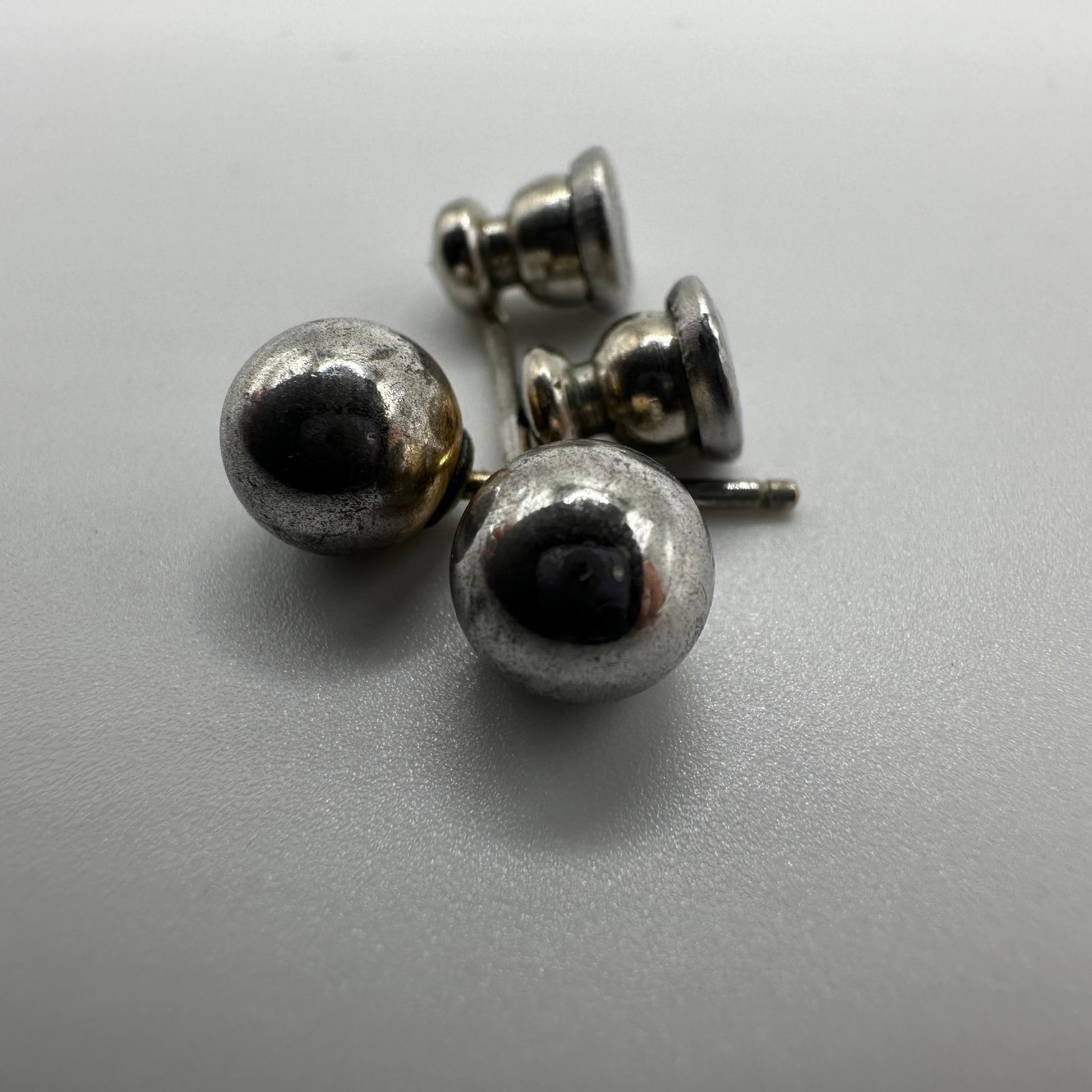 White Gold 14K Ball Stud Earrings Unmarked (1 of 6)