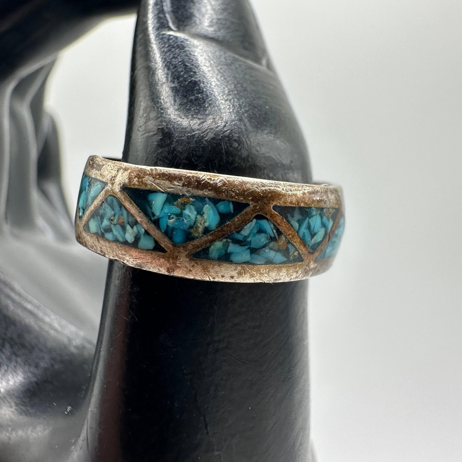 Navajo Native Style Turquoise Chip Inlay Geometric Pattern Silver Ring