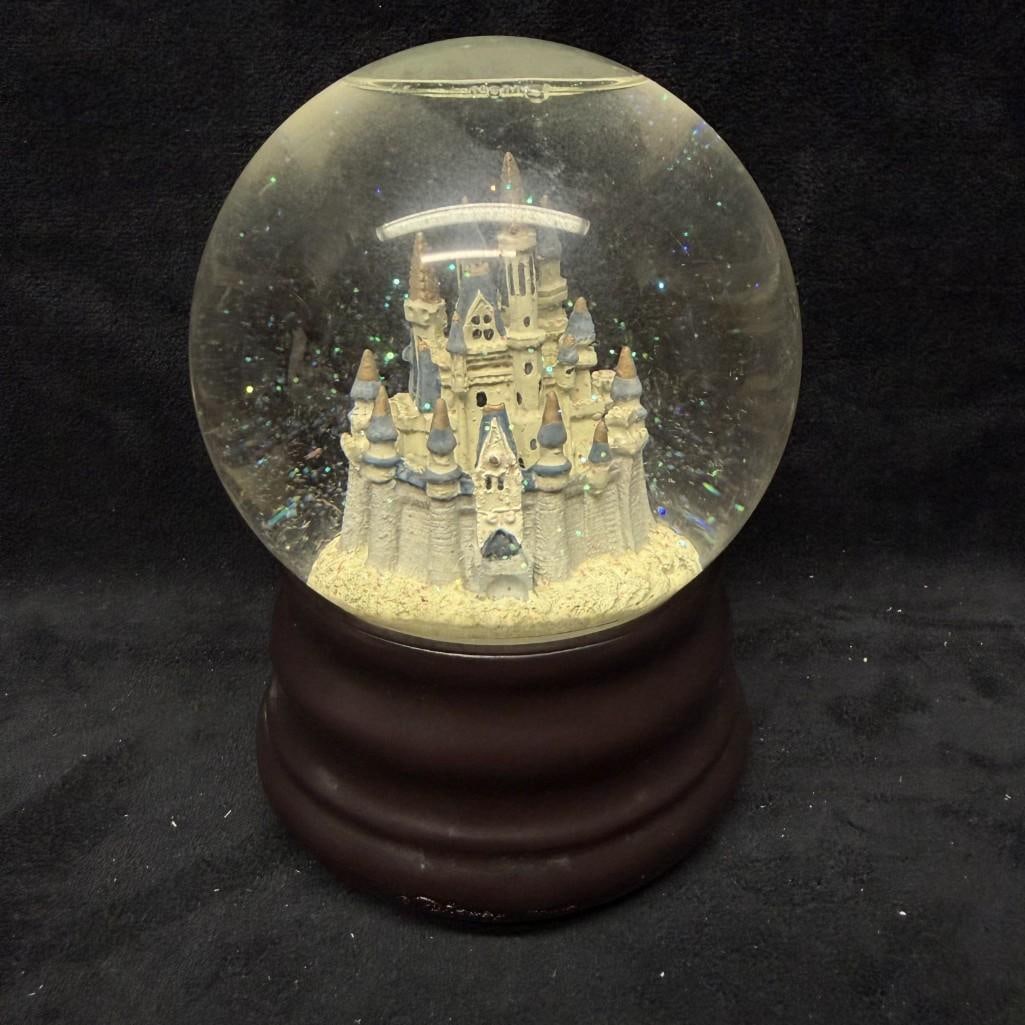 Walt Disney World Cinderella's Castle Snowglobe (1 of 4)