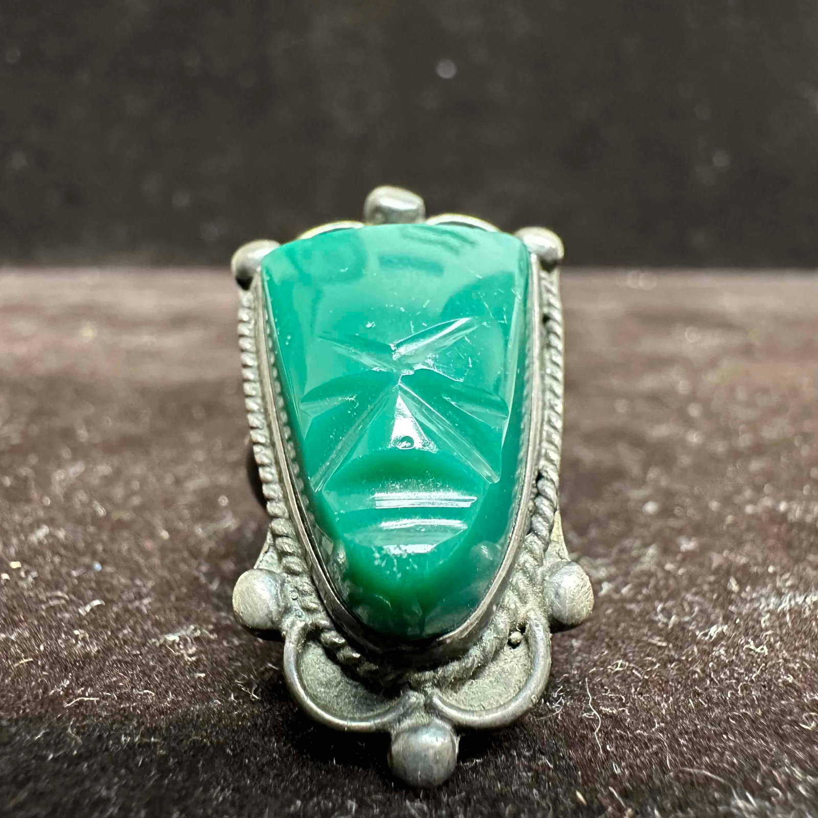 Sterling Silver Carved Green Onyx Stone Face Ring: This item is in good pre-owned, previously used/displayed condition with noticeable light wear, and surface scratches. Please reference all photos for full details. This piece of jewelry has been test