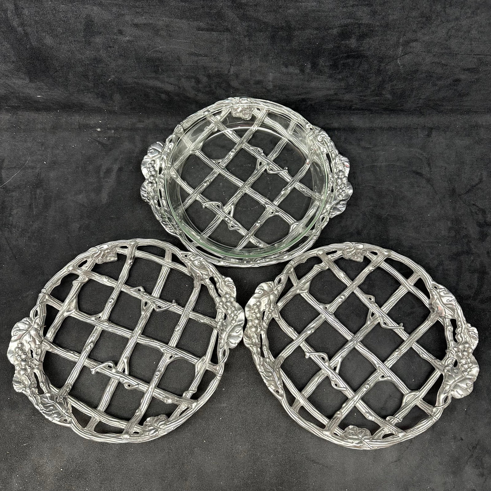 Arthur Court Aluminum Grape Pattern Pie Casserole Holder With Pyrex Dish Set (1 of 7)
