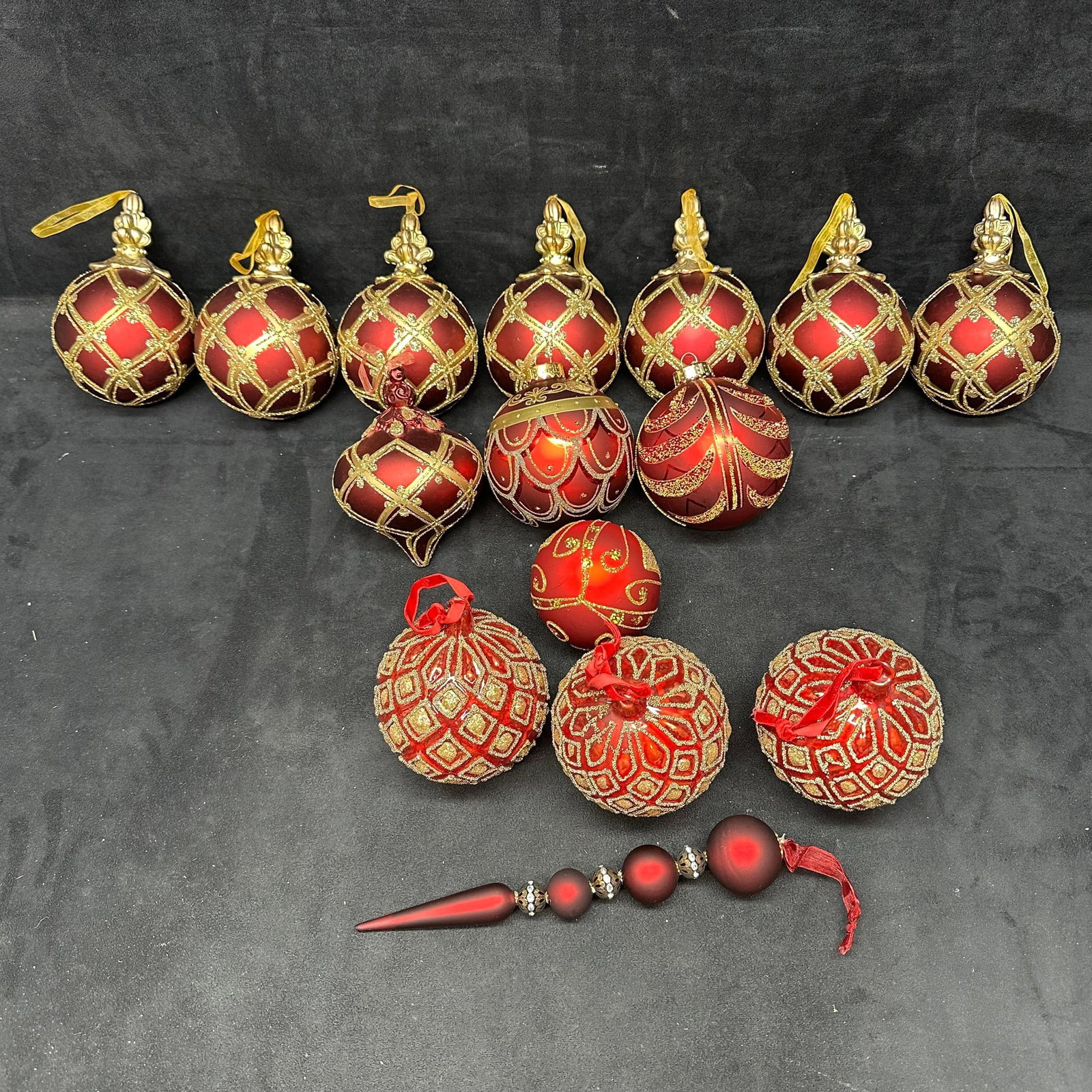 Mixed Red Gold Christmas Ornament Lot Glass And Plastic Holiday Decor (1 of 7)