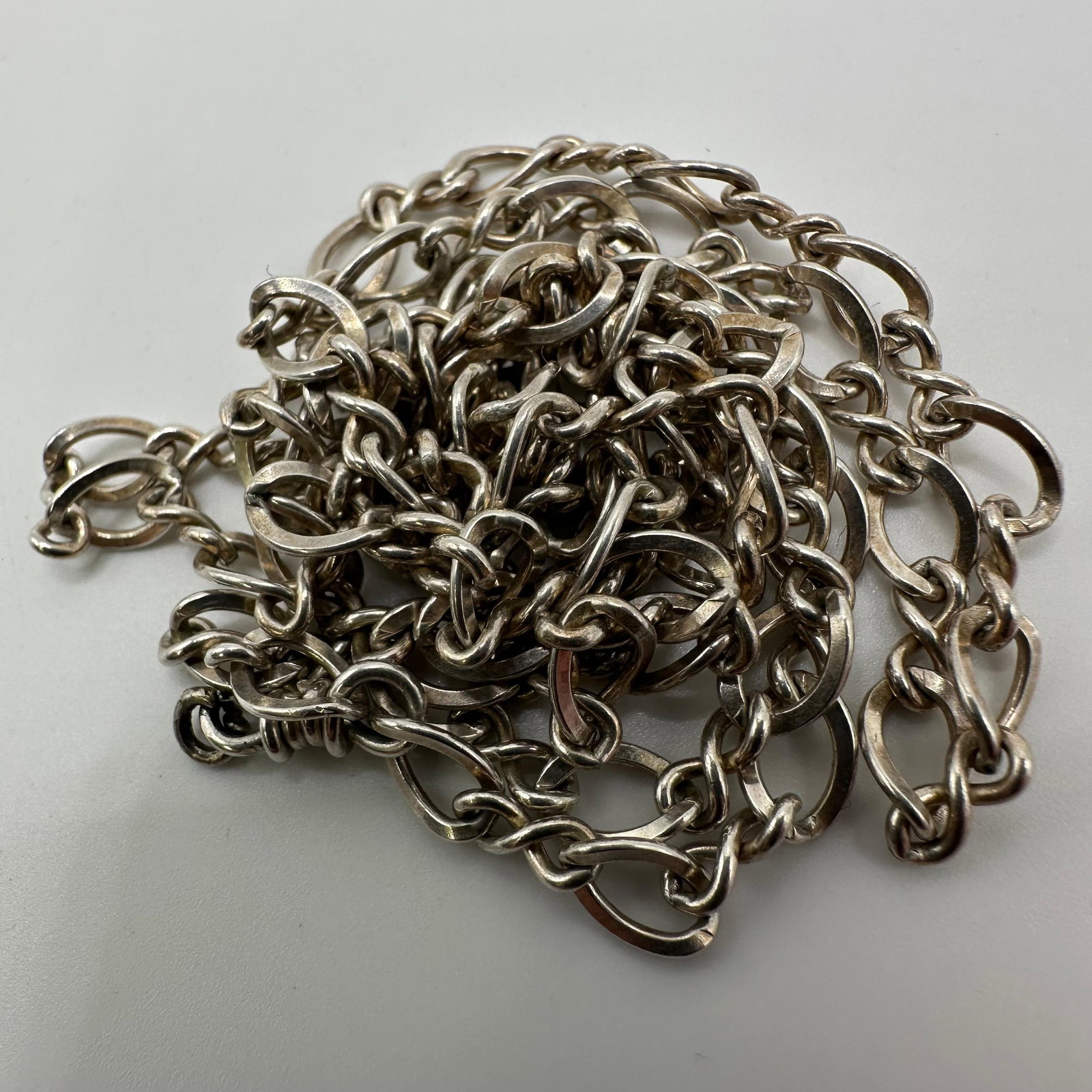 Unmarked Silver Chain Necklace Interconnected Infinity-Shaped Loops