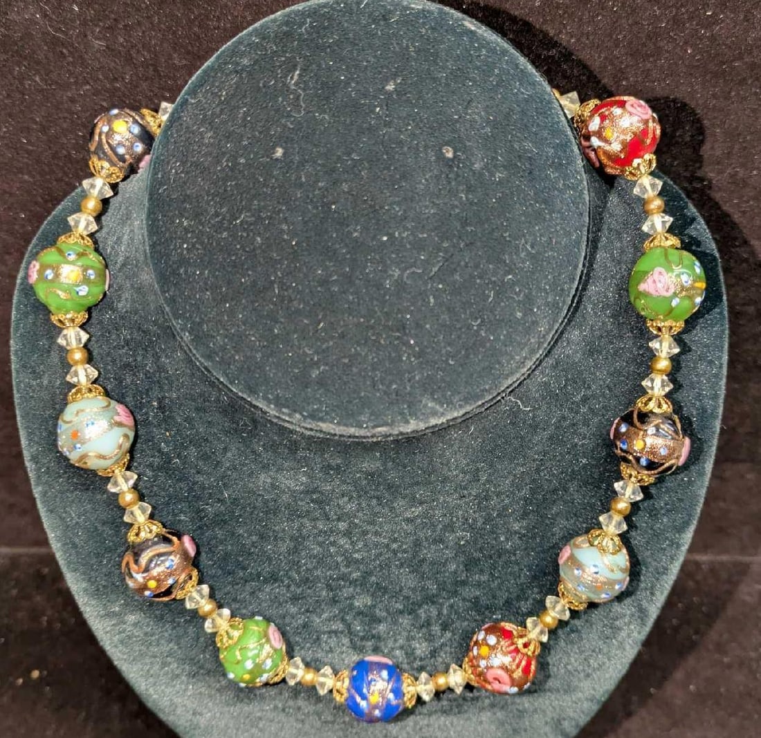 Vintage Italian Murano Art Glass Bead Necklace RTC2: Vintage Italian Murano Art Glass Bead Necklace RTC2. Colorful glass beads with hand painted designs and a brass clasp. This is approx 17" and it weighs 0.11lb.