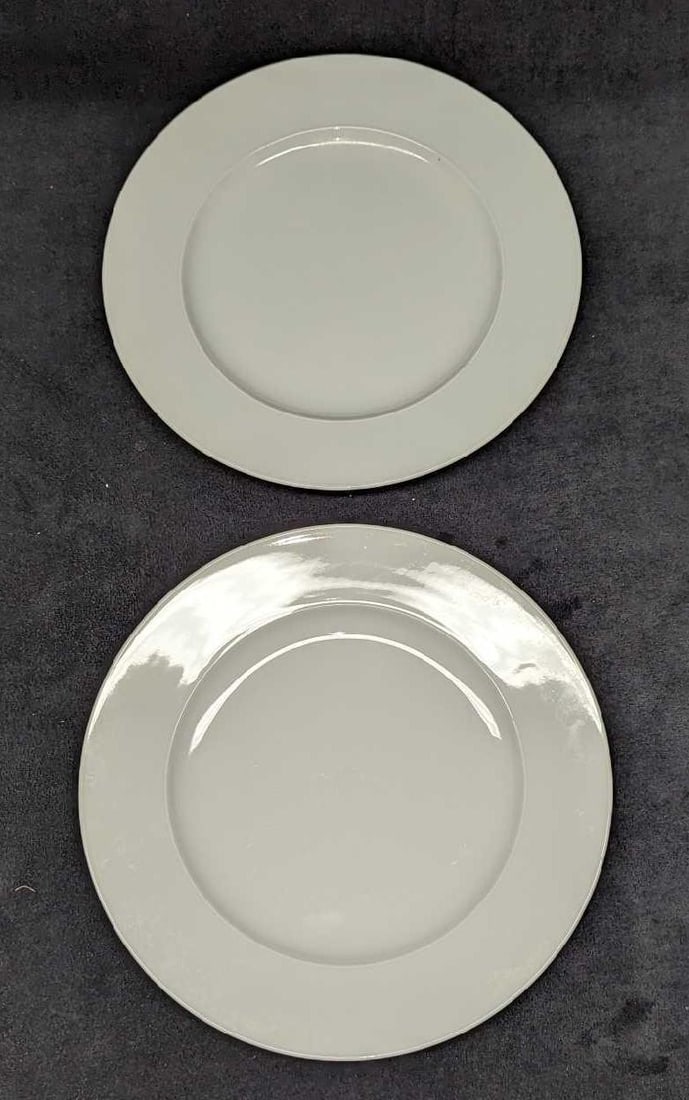 2 Retired Rosenthal China Dinner Plates A: 2 Retired Rosenthal China Dinner Plates A. This is part of the now retired, "Composition White" series. Made in Germany. This is approx 10 1/4" x 7/8" x 10 1/4" and the total weight is 2.38bs. The pla