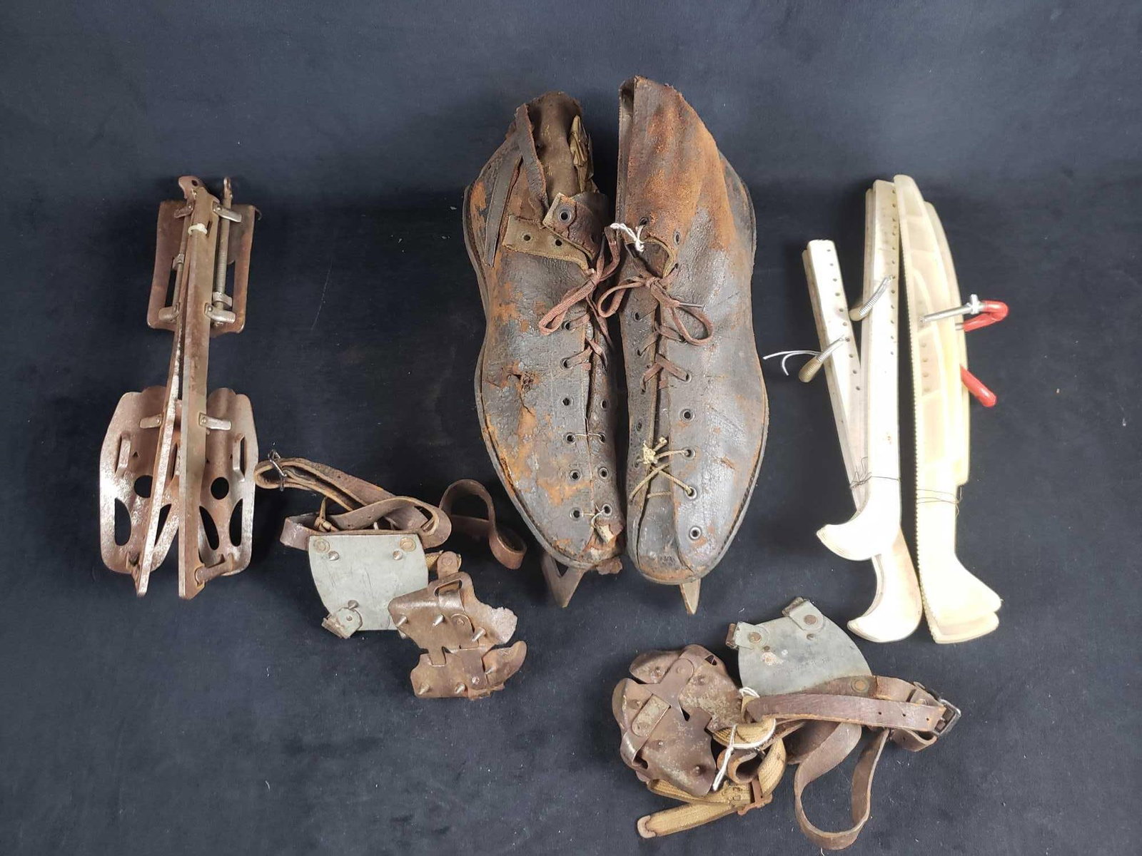 Antique Mens Shoe Skates Feather Weight Winchester Size 11 and Accessories (1 of 7)