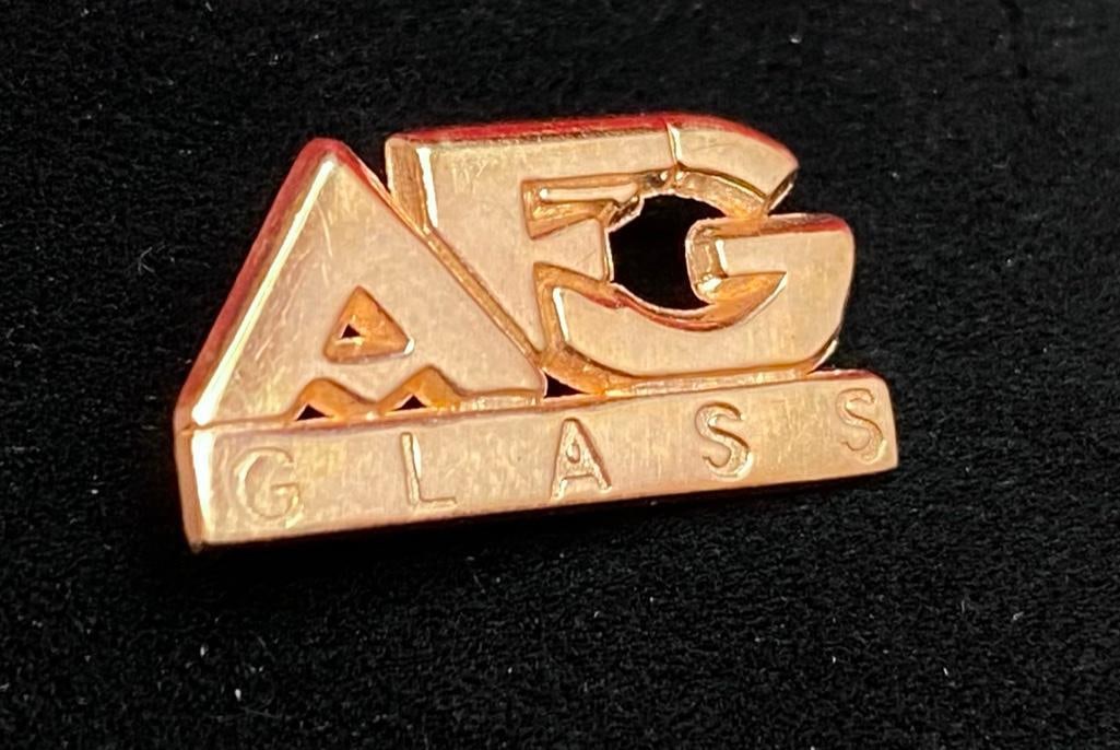 10k Pin Award AFG Glass: This piece of jewelry has been tested and researched prior to testing . Please view all our pictures they are part of our description. DETAILS: Metal - 10k gold Color - yellow gold Stones - non
