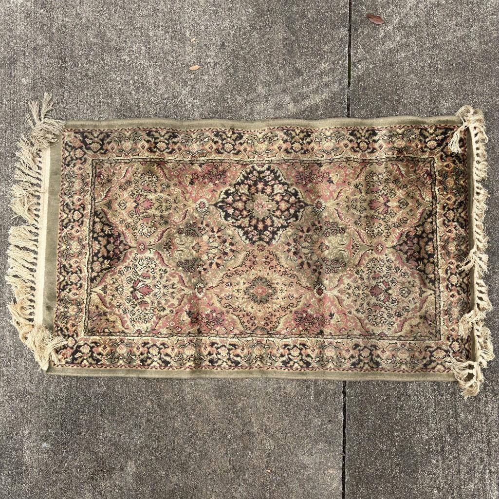 Traditional Persian Style Floral Accent Rug with Fringe
