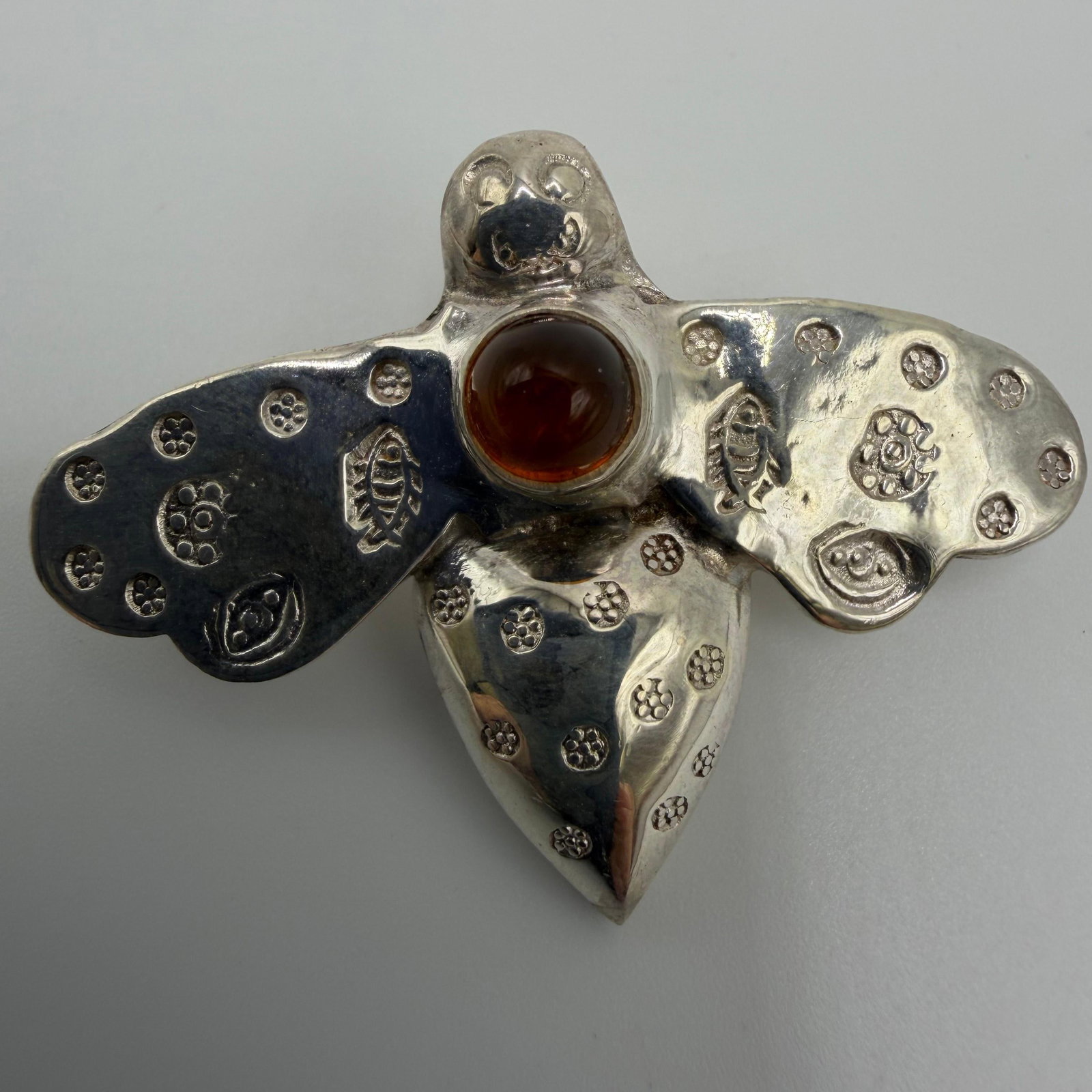 Sajen 925 Amber Sterling Silver Brooch Pendant HG38: This item is in pre-owned, previously used/displayed condition with noticeable light wear and surface scratches. Please reference all photos for full details. This piece of jewelry has been tested and