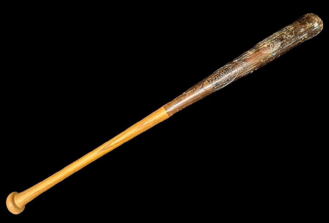 Game Used Louisville Slugger 125 Baseball Bat: Game Used Louisville Slugger 125 Baseball Bat. This is approx 34 1/2" x 2 1/4" x 2 1/2" and it weighs 1.90lb. There is a small crack on the handle. It does not say what game this was used at or who us