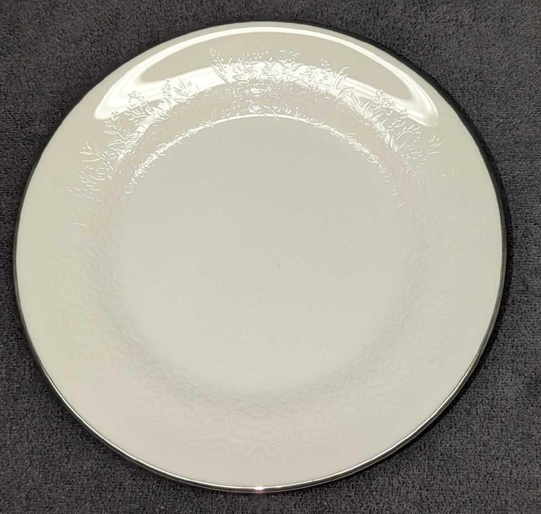 6 Retired Wedgewood Fine China Saucers Silver Ermine C: 6 Retired Wedgwood Fine China Saucers Silver Ermine A. This design was released from 1971 - 1993. Each of the saucers is approx 6" x 6" x 1" and the total weight is 2.13lbs. The saucers are in a