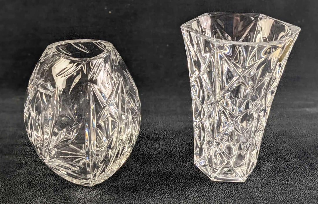 Two Vintage Small Crystal Vases Luminarc: This lot includes: (1) Luminarc Cristal D'Arques Diamond Cut Crystal Vase. This is approx 3 1/2" x 3 1/2" x 5". The vase is in a good, vintage condition with the company stic