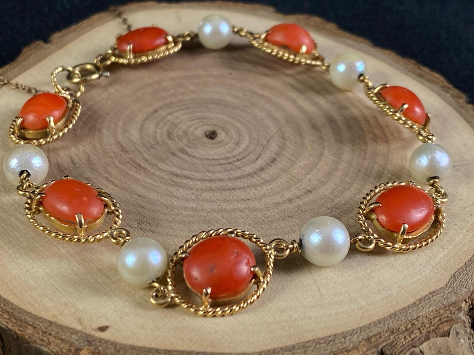 18k Gold Egyptian Style Agate & Pearl Bracelet: Antique Egyptian 18K Gold Orange Agate & Pearl Bracelet This fine jewelry piece has been tested and researched prior to listing. Please view all our pictures prior to bidding they are part of our