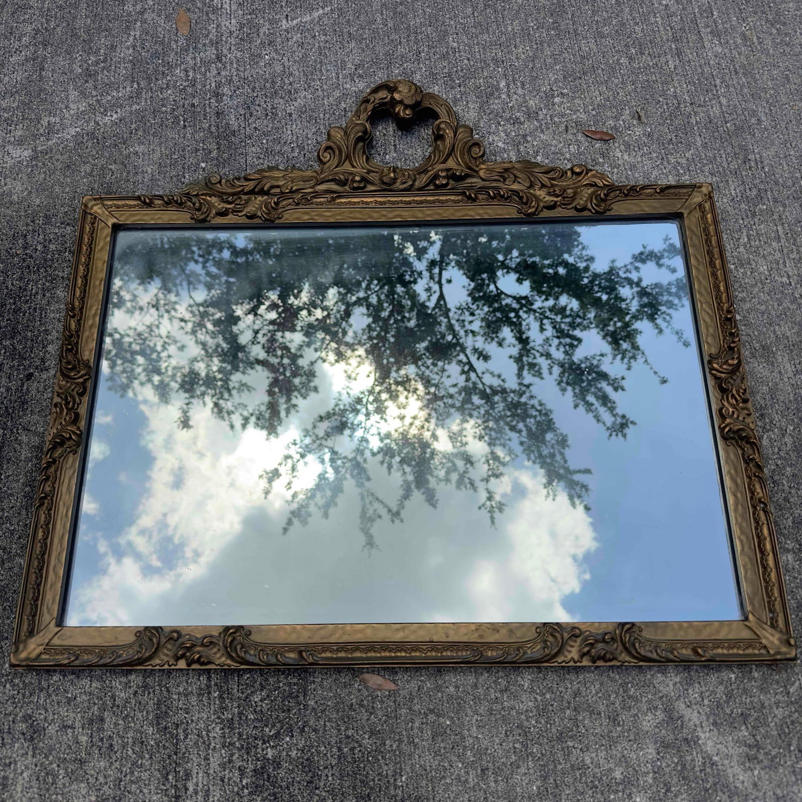 Vintage Ornate Peerart Design Gold Wall Mirror 30" Wood Resin Frame: Vintage Ornate Peerart Design Gold Wall Mirror 30" Wood Resin Frame. This mirror features a wooden resin frame mount with an Peerart gold design at the top as well as around the frame. The mirror 