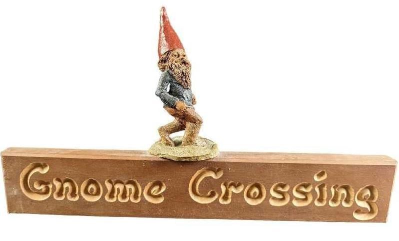 F11 Vintage Tom Gnome Crossing Figurine: Tom Clark "Gnome Crossing" with Swifty. Is approx 19" x 2" x 10" and it weighs 3.36lbs. The figurine is in a good, vintage condition with some light wear and repair work on the leg