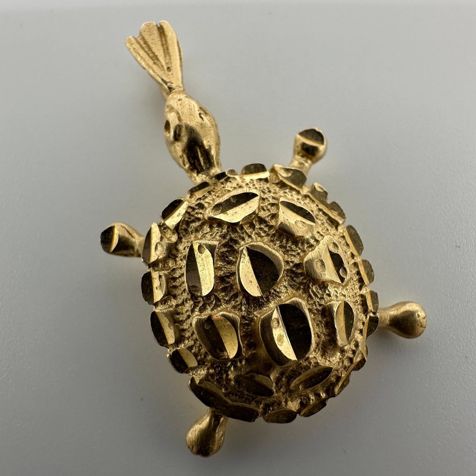 14K Yellow Gold Michael Anthony Turtle MA: This item is in good pre-owned, previously used/displayed condition with noticeable light wear and surface scratches. Please reference all photos for full details. This piece of jewelry has been