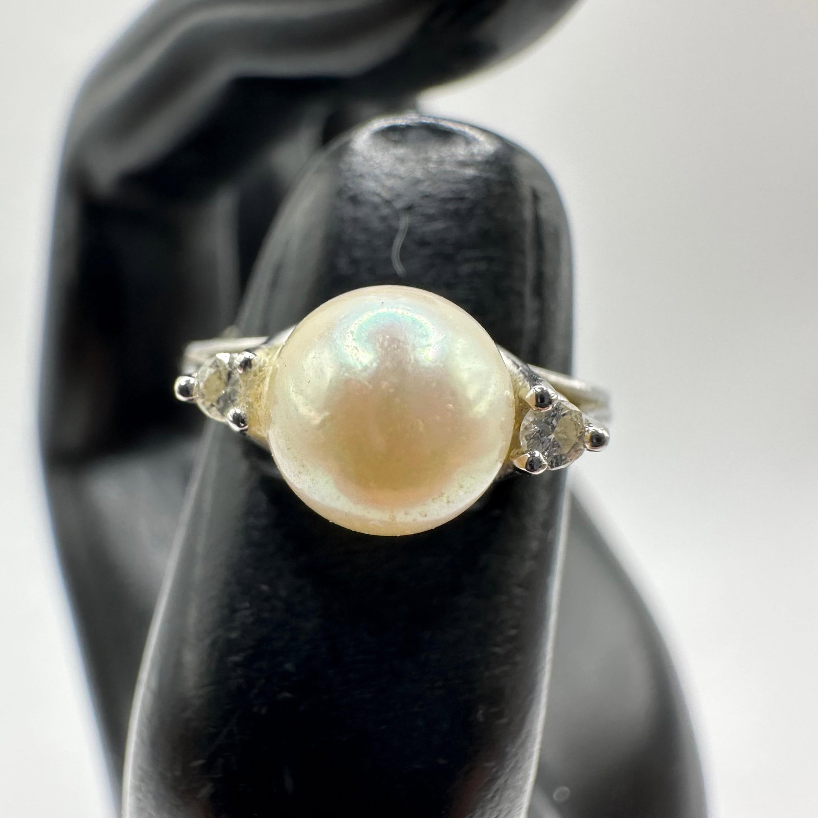 14K White Gold Pearl Flanked by Accent Diamonds Ring W91: This item is in good pre-owned, previously used/displayed condition with noticeable light wear and surface scratches. Please reference all photos for full details. This piece of jewelry has been teste