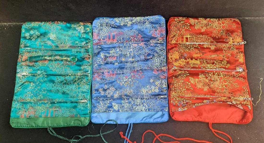 3 Vintage Blue Red Green Asian Style Travel Jewelry Bags: 3 Vintage Blue Red Green Asian Style Travel Jewelry Bags. Made to look like silk, these polyester bags are approx 8" x 1/8" x 11". Folded, these are 8" x 1/2" x5 3/4". The total weight is 0.40lb. Each