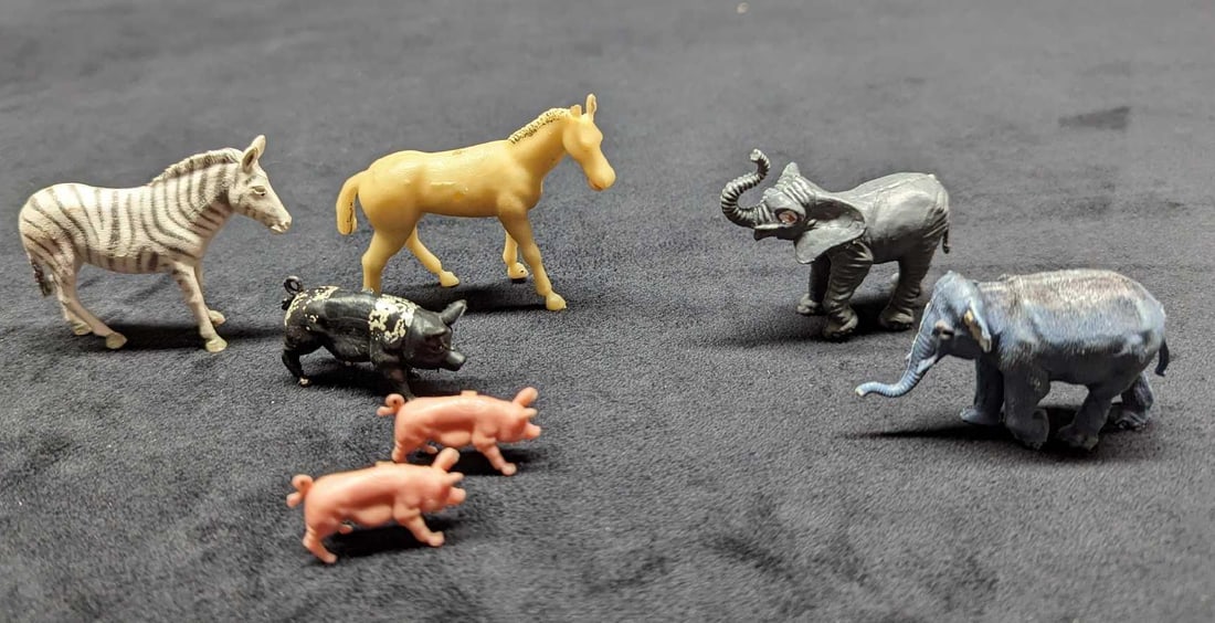 Vintage Plastic Zebra Horse Pigs & Elephants: Vintage Plastic Zebra Horse Pigs & Elephant. The maker and date of creation are unknown. The smallest figure is a piggy and it's approx 1", while the largest is 2 3/4", which is the horse. Please