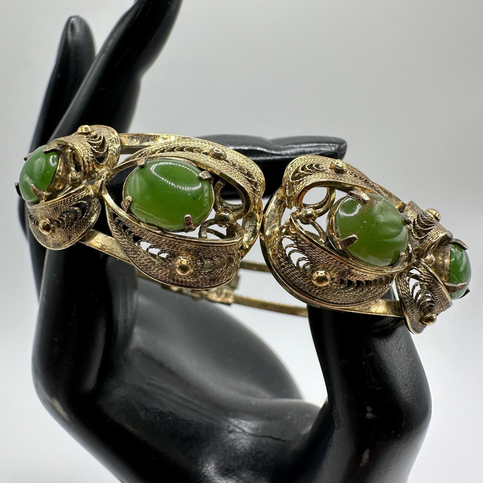 Sorrento Sterling Silver Green Jade Cabochon Filigree Hinged Bracelet: This item is in good pre-owned, previously used/displayed condition with noticeable light wear and surface scratches. Please reference all photos for full details. This piece of jewelry has been caref