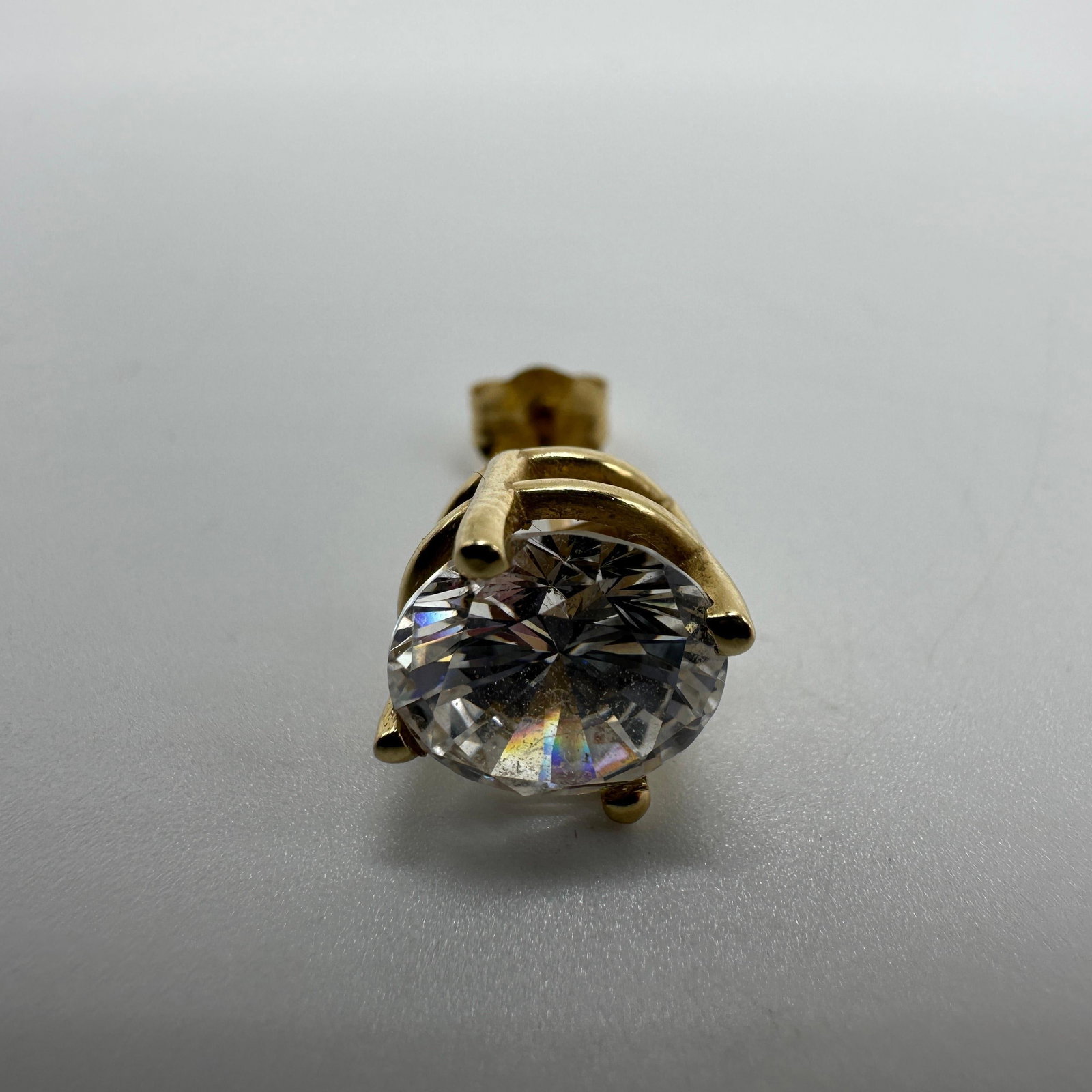 14K Yellow Gold Cubic Zirconia Single Earring: This item is in good pre-owned condition, previously used/displayed, with noticeable light wear and surface scratches. Please reference all photos for full details. This piece of jewelry has been care