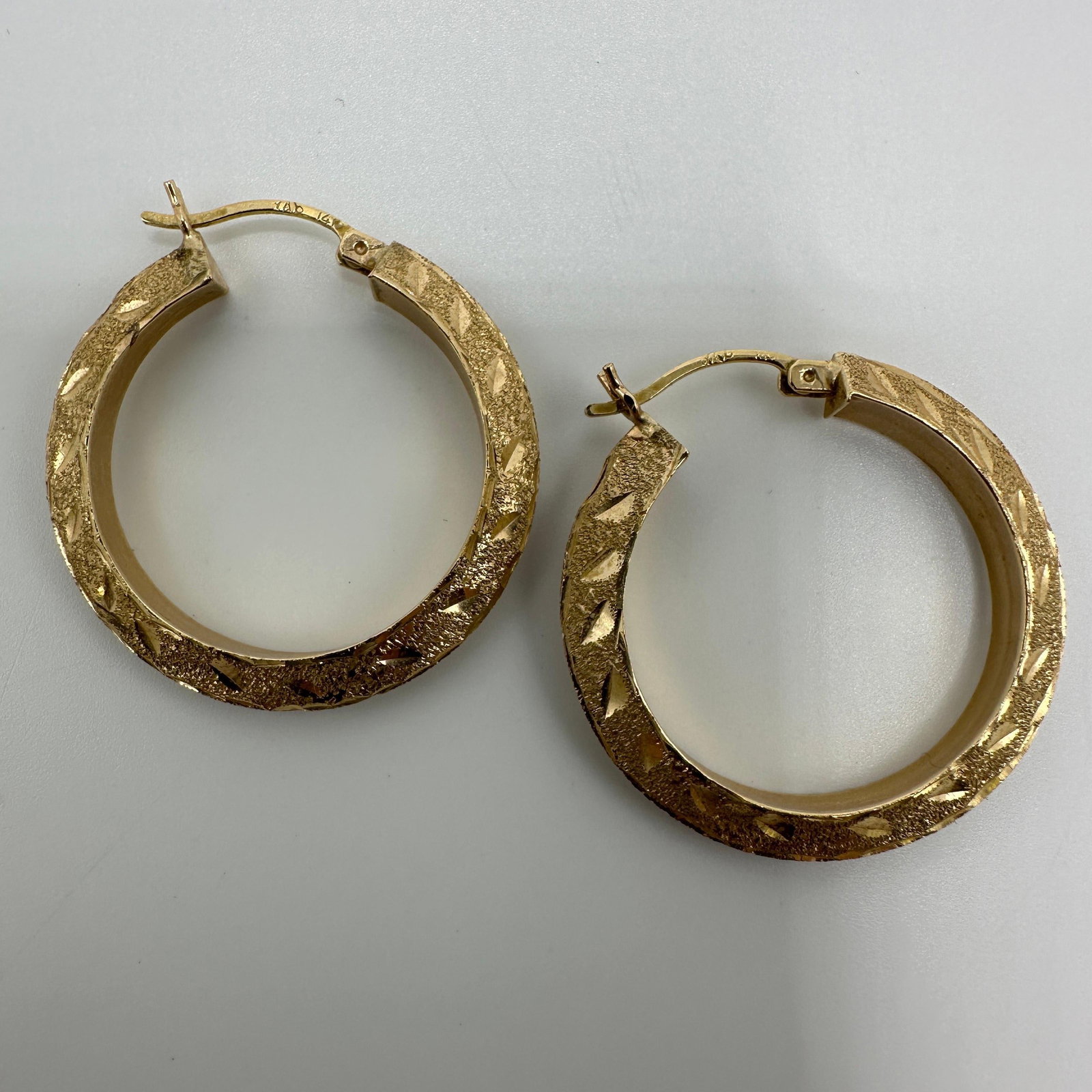 Yellow Gold 14K Textured Finish Hoop Earrings A21 (1 of 5)