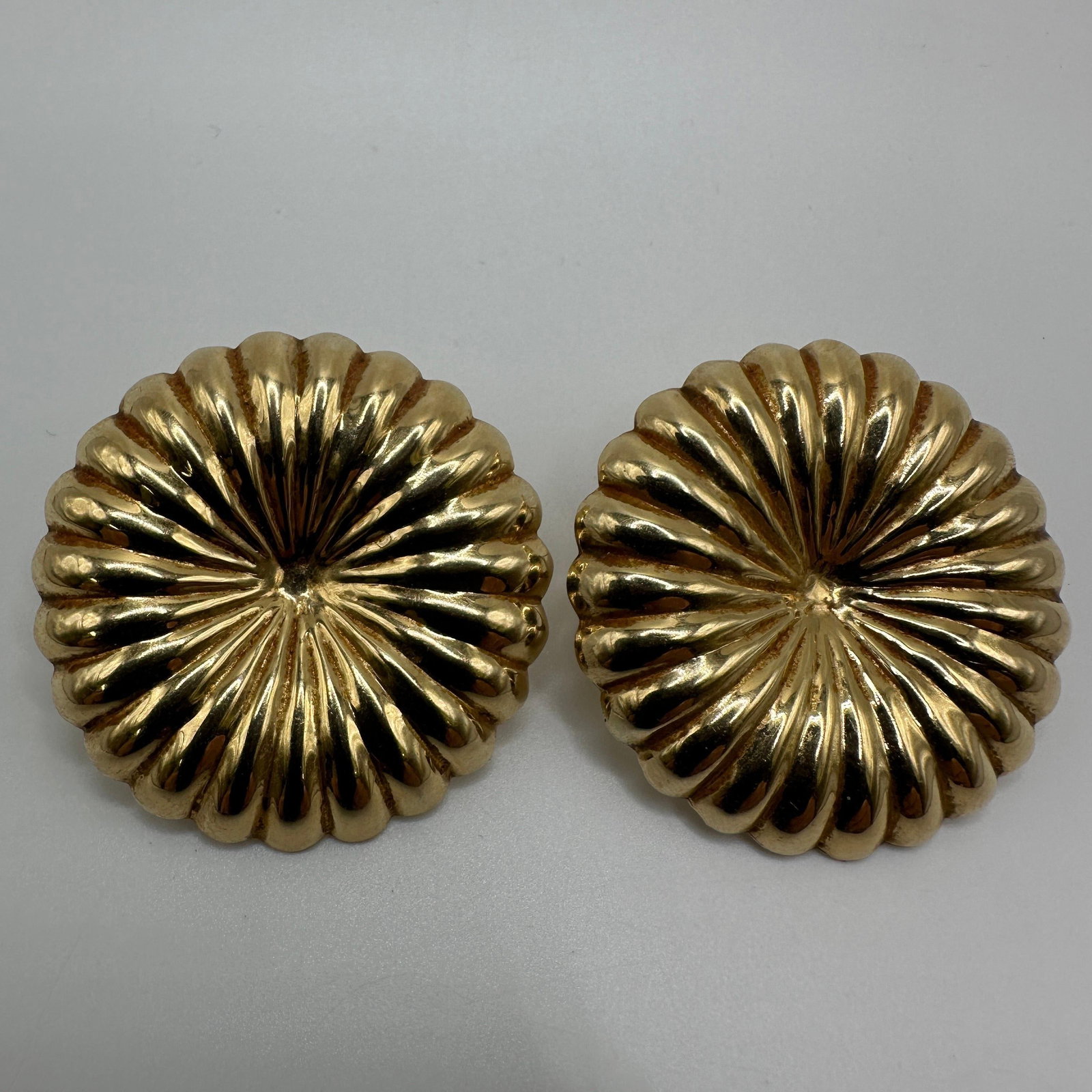 Clip On Earrings 14K Gold Scalloped Floral Like Design: This item is in good pre-owned condition, previously used/displayed, with noticeable light wear and surface scratches. Please reference all photos for full details. This piece of jewelry has been care