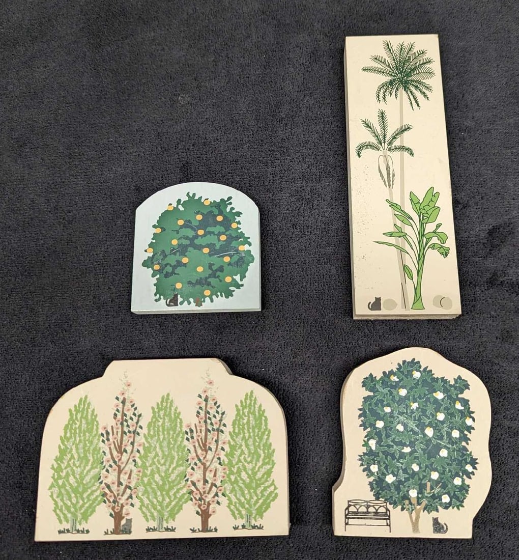 4 Cat's Meow Wood Orange Tree Palm Tree Trees: 4 Cat's Meow Wood Orange Tree Palm Tree Trees. This lot includes: (1) Navel Orange Tree. This is approx 2 1/2" x 1/4" x 2 3/4" (1) Trees. This is approx 4 1/2" x 3/4" x3".<