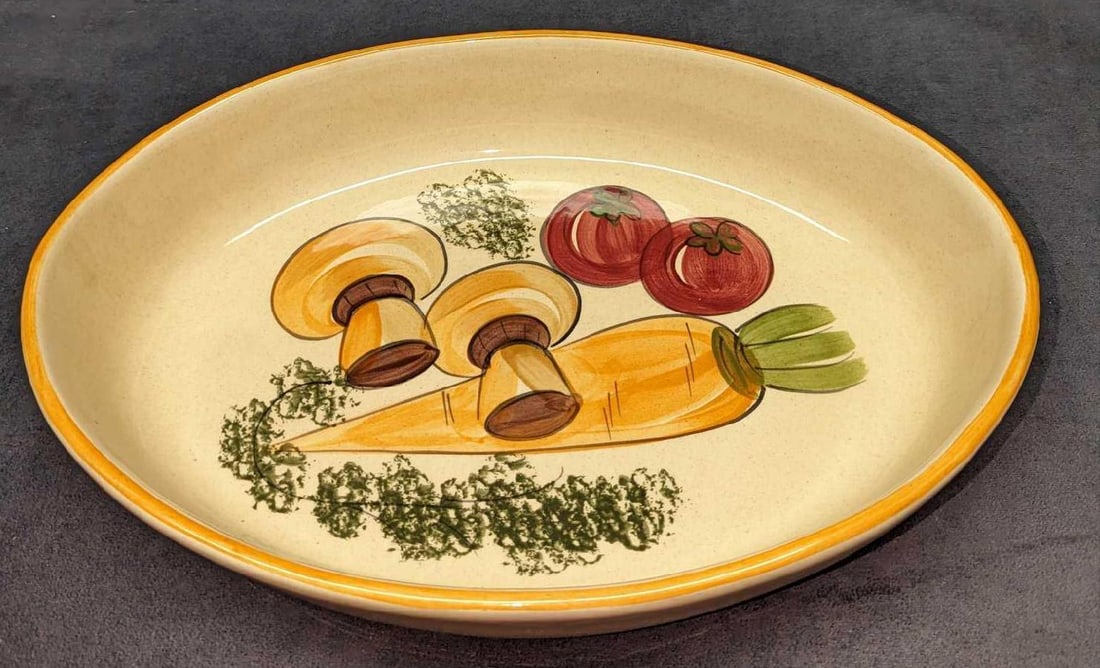 Vintage Casserole Dish Los Angeles Potteries USA 600: Vintage Casserole Dish Los Angeles Potteries USA 600. This ceramic casserole dish is approximately 16" x 11" x 3" and it weighs 5.05lbs. The hand-painted casserole dish has some markings. Made in 1971