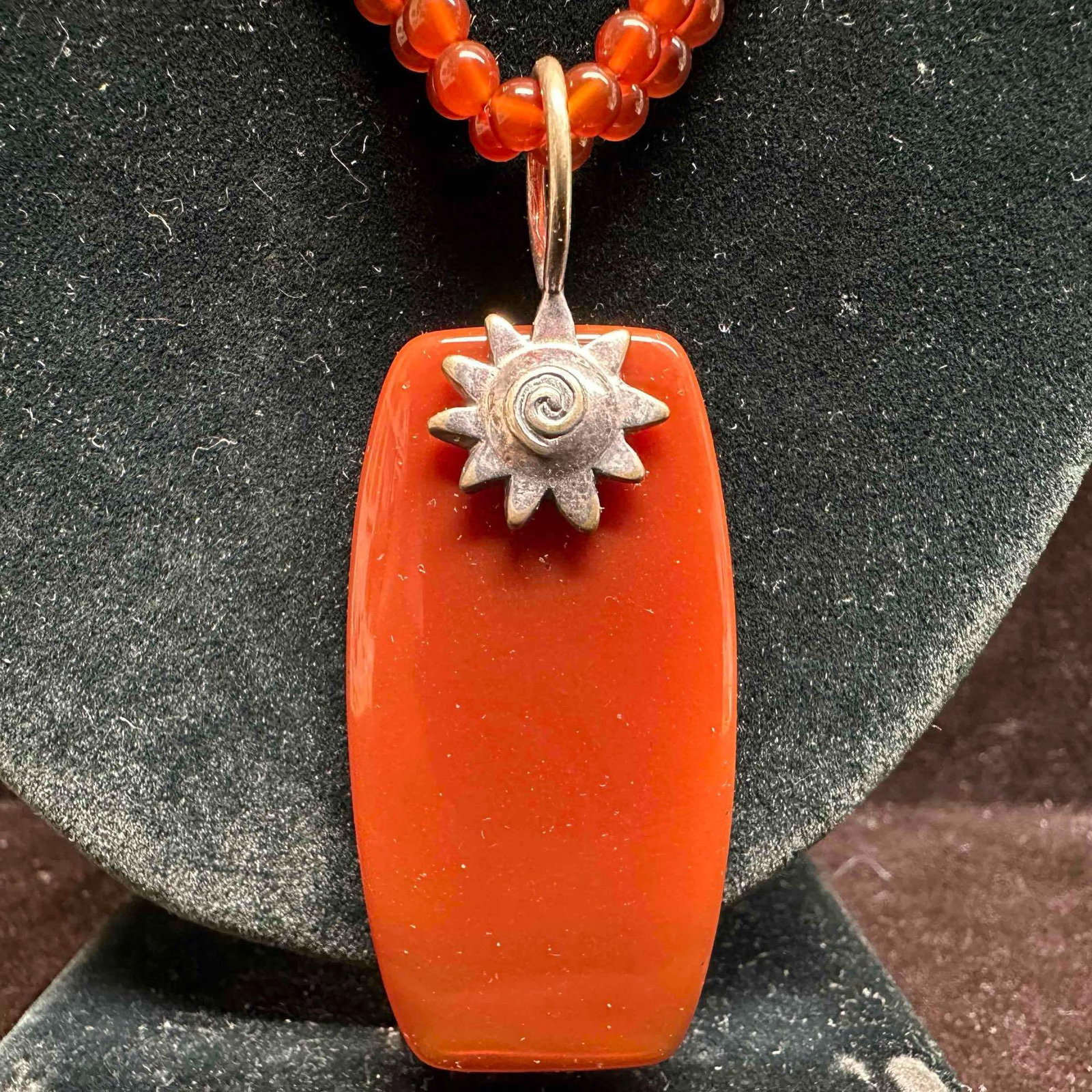Kat Warner Carnelian Stone Necklace and Pendant Sterling Silver: This item is in good pre-owned, previously used/displayed condition with noticeable light wear, and surface scratches. Please reference all photos for full details. This piece of jewelry has been
