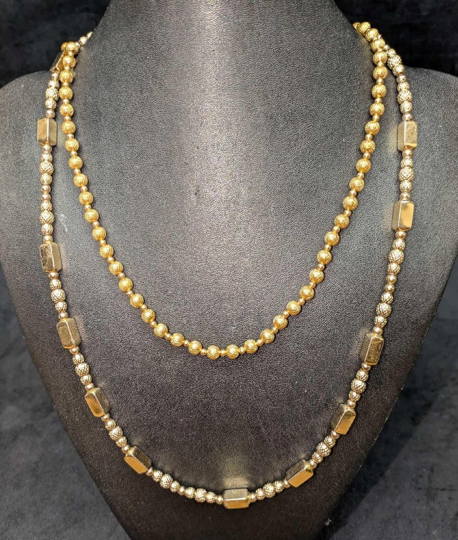 2 Vintage Gold Tone Beaded Unmarked Necklaces: 2 Vintage Gold Tone Beaded Unmarked Necklaces. The beaded only necklace is approx 26" and the other one is approx 27". The total weight is 0.20lb. Both have slight signs of wear. The rounded beaded ne