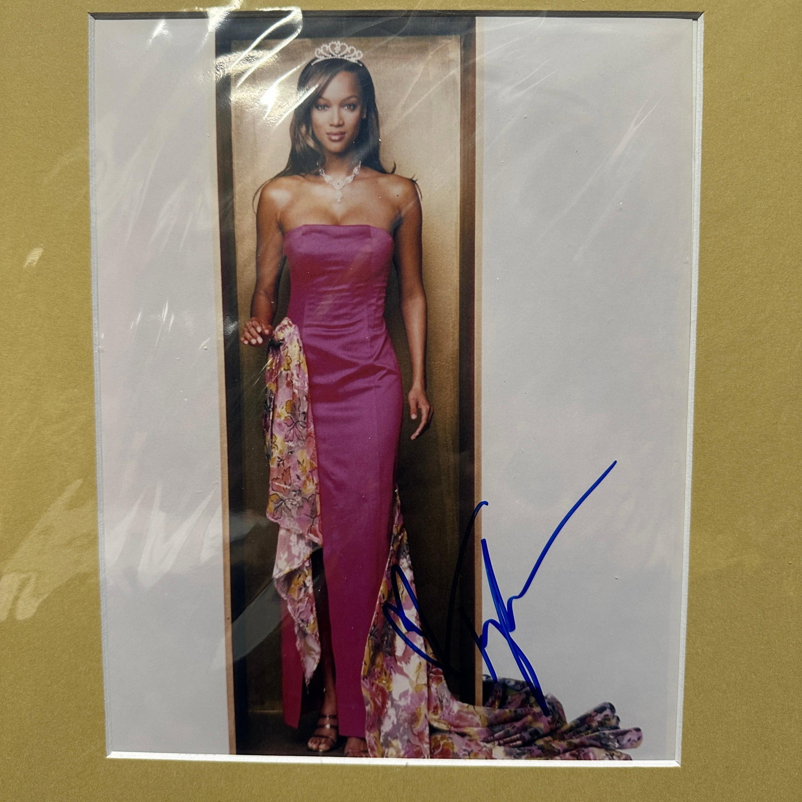 Tyra Banks Signed Color Photograph With COA