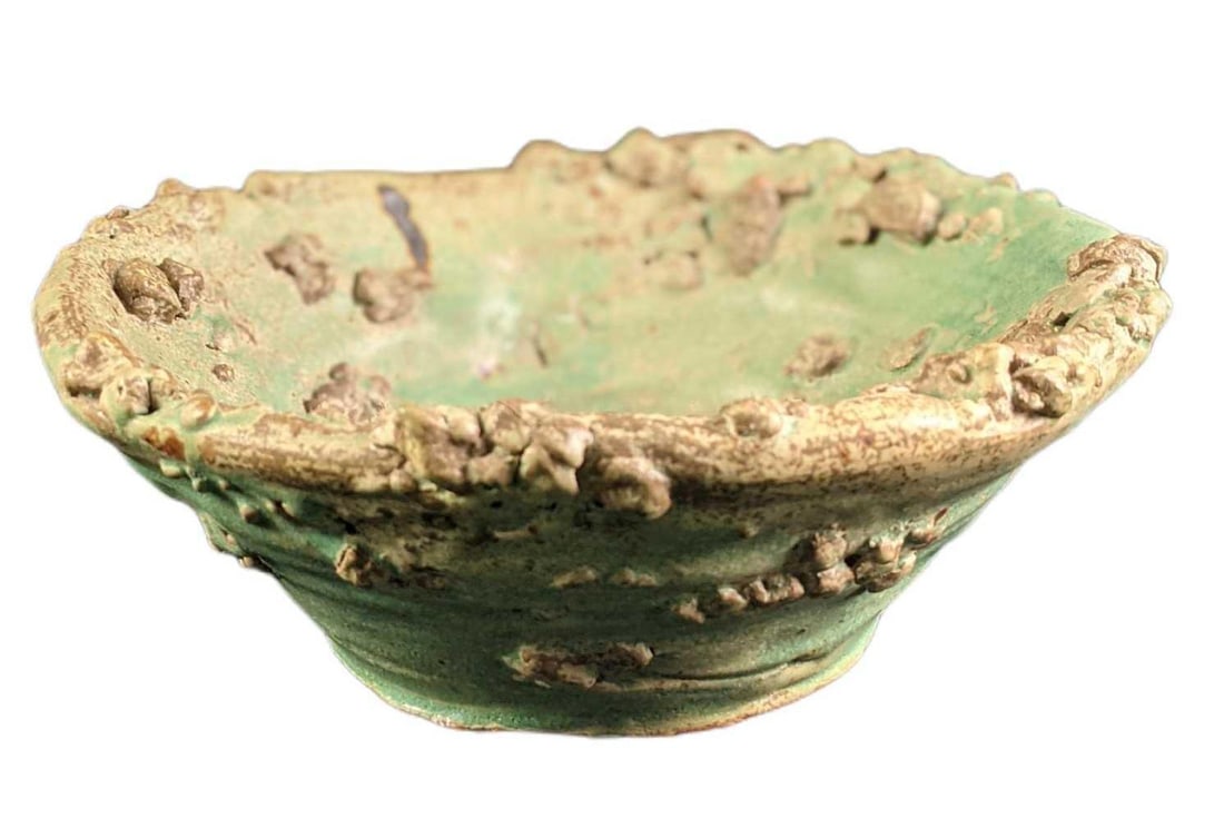 Ceramic Pottery Primitive Centerpiece George Lowe Bowl: Ceramic Pottery Primitive Centerpiece Bowl By George Lowe. Artist signed the bottom. Bowl is approx 10" x 10" x 4" and weighs 6lbs. Artist's Statement: Within the realm of handmade pot
