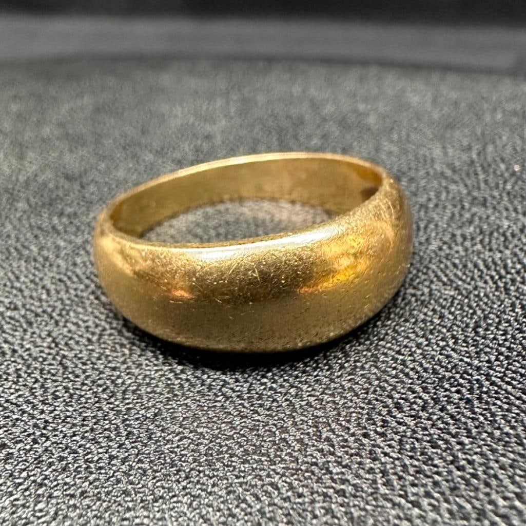 14k Gold Graduated Ring: This piece of jewelry has been tested and researched prior to listing. Please view all our pictures they are part of our description. DETAILS: Metal - 14k Gold Color - Yellow/Gold Stones - none Hallma