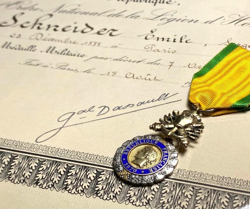 Médaille Militaire 3rd Republic With Certificate: Médaille Militaire 3rd Republic With Certificate This fine medal has been tested and researched to the best of our abilities, and is authentic to the best of our knowledge. Please see photo