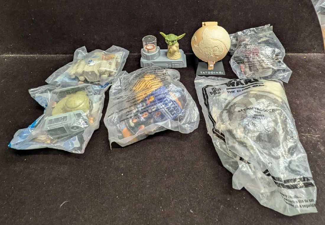 7 McDonald's Happy Meal Star Wars Toys: 7 McDonald's Happy Meal Star Wars Toys. This lot comes with seven different Star Wars Happy Meals toys. Five are in the original packages and two are loose. Please see the images There are two Bobble 