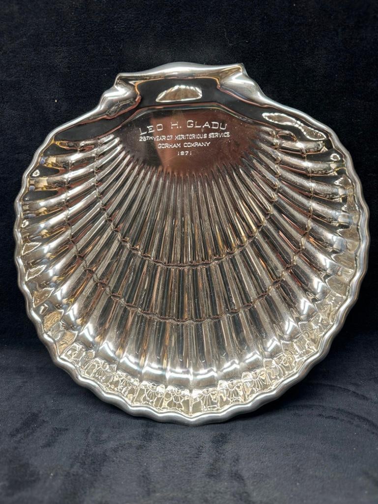 Gorham 40617 Sterling Shell Dish - Engraved Award: Gorham 40617 Sterling Shell Dish - Engraved Award Sterling silver shell dish made by Gorham, model 40617. It is engraved for 25 years of service at the Gorham company in 1971, with the employees name.
