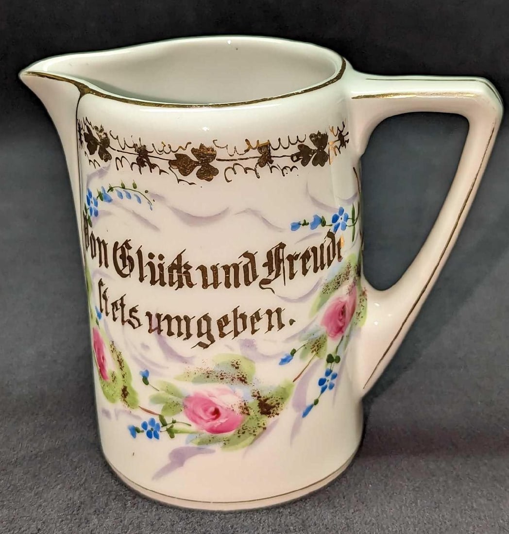 Vintage Porcelain Hutschenreuther Bavarian Creamer: Vintage Porcelain Hutschenreuther Bavarian Creamer. This is approx 5" x 3' x 4 1/4" and it weighs 0.61lb. The German text roughly translates to "Always Surrounded By Happiness And Joy." There is some