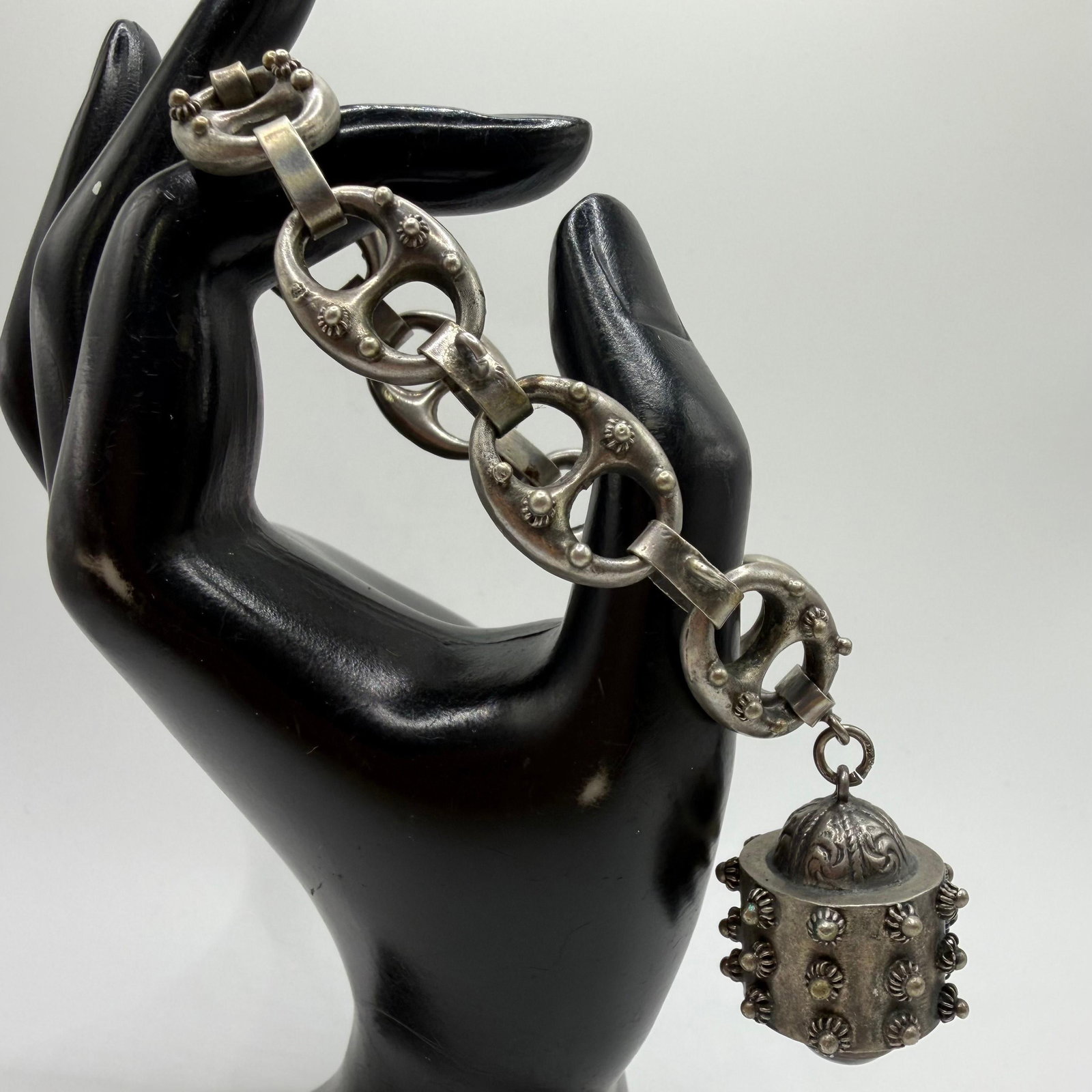 Fob Charm Green Stone Accent 800 Silver Floral Motif Bracelet ER45: This item is in pre-owned, previously used/displayed condition with noticeable light wear and surface scratches. Please reference all photos for full details. This piece of jewelry has been carefully 