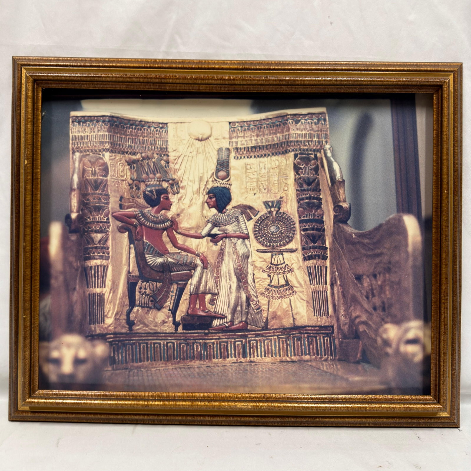 Framed Egyptian King Tutankhamun Throne Detail Photograph: Framed photographic print depicting the decorated back panel of King Tutankhamun’s golden throne, showing the pharaoh and Queen Ankhesenamun beneath the rays of the Aten. Reverse retains an R