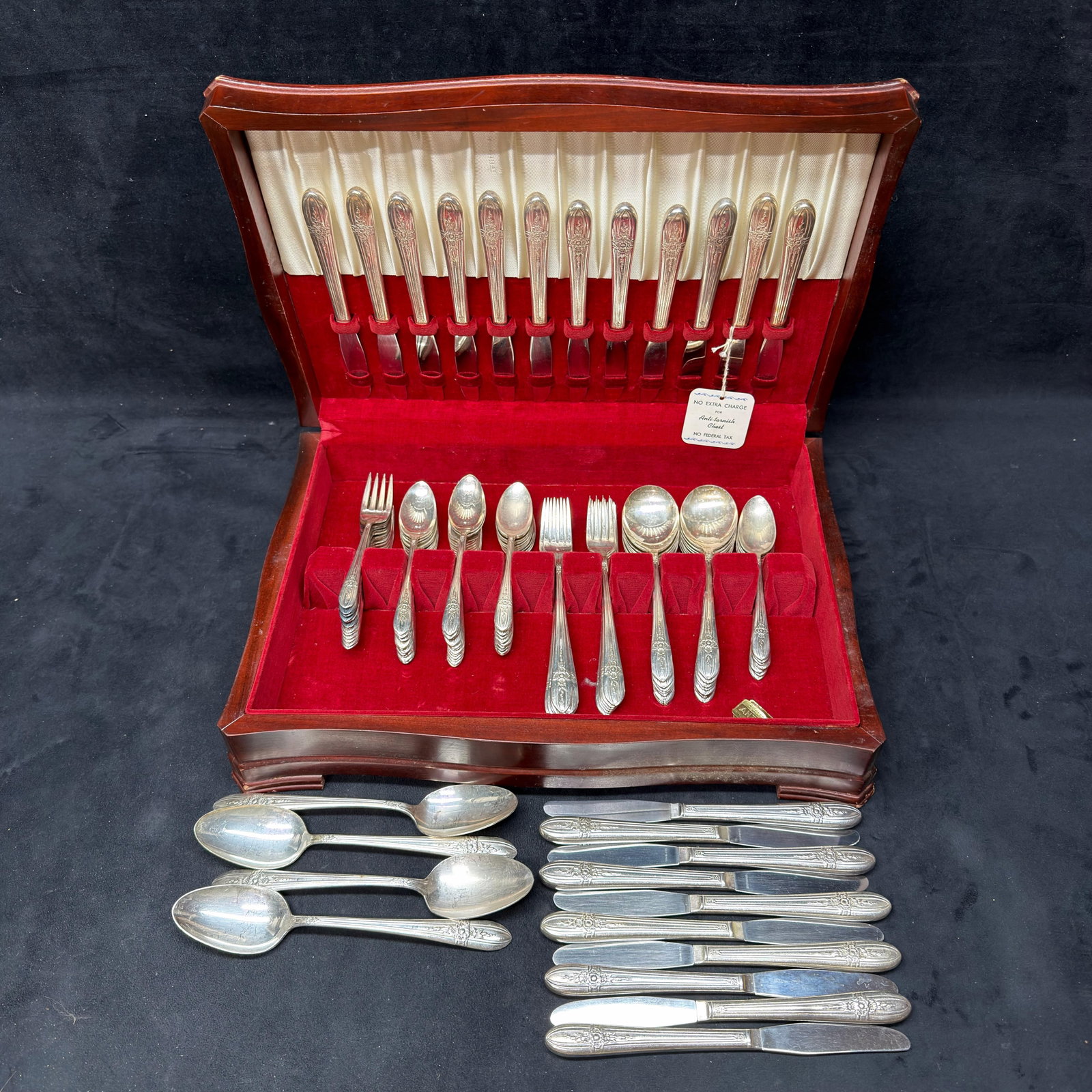 106 Pc Wm Rogers Mfg Co Extra Plate Silverplate Flatware Silverware Set with Wooden Chest (1 of 9)